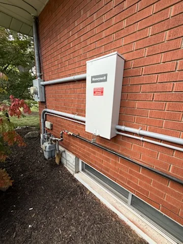 Emergency disconnect with conduit on brick wall
